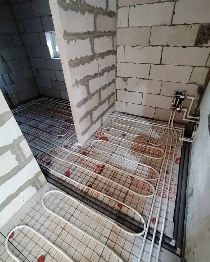 Укладка контуров водяного тёплого пола до заливки стяжки